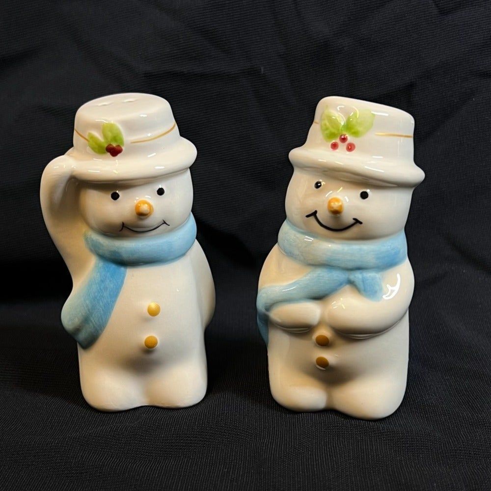 Cracker Barrel Snowman Salt and Pepper Shakers